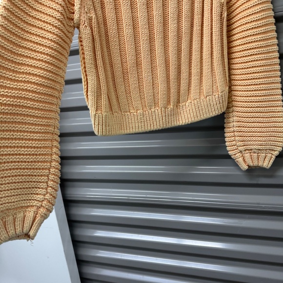 Cropped sweater! - Picture 4 of 12